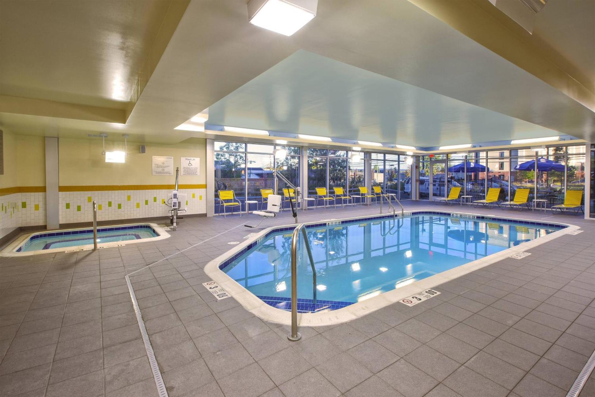 Fairfield Inn & Suites By Marriott Plattsburgh Bagian luar foto