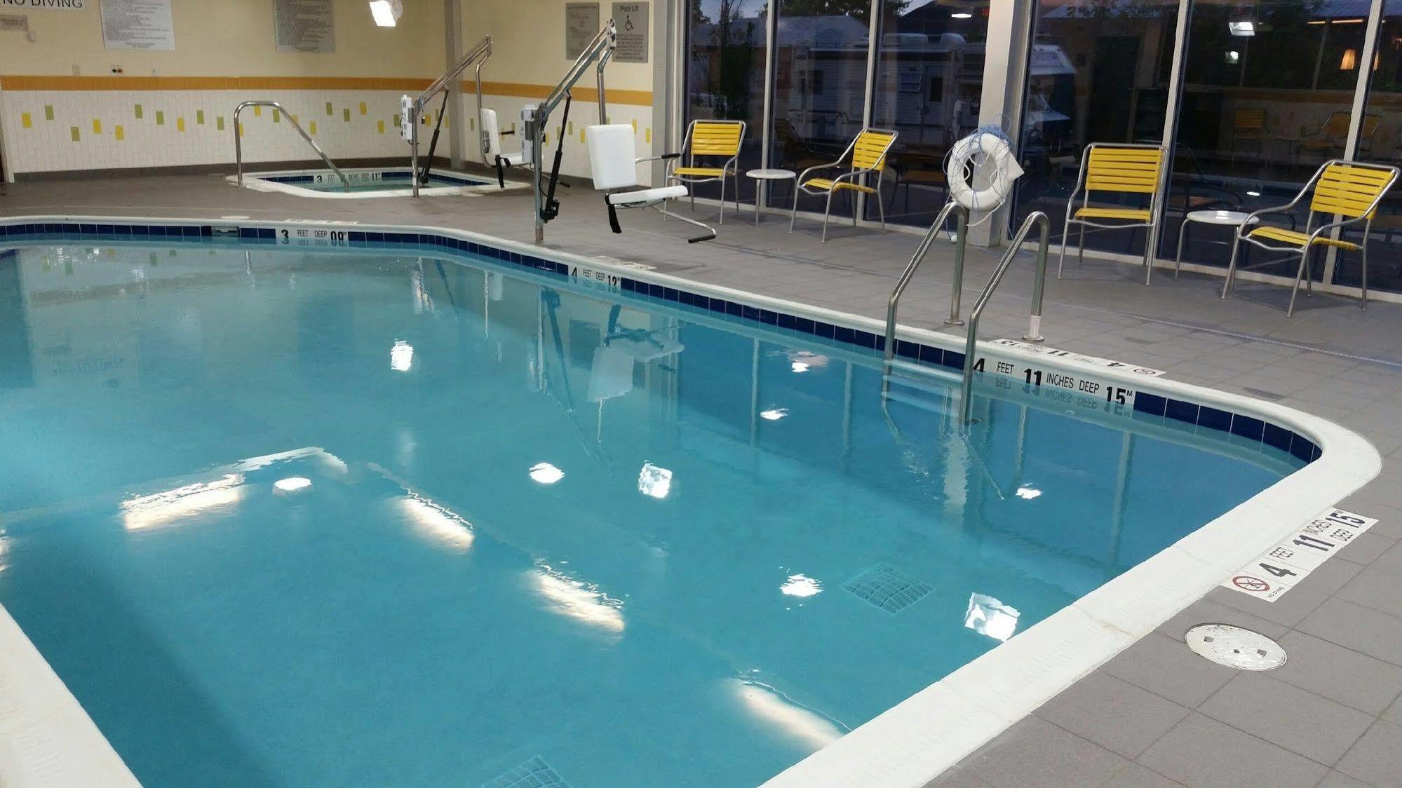 Fairfield Inn & Suites By Marriott Plattsburgh Bagian luar foto